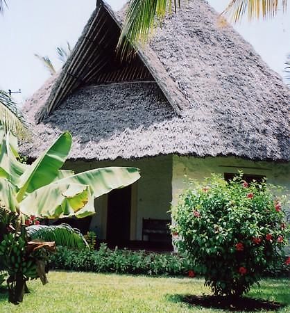 Les Datchi Cottages Диани-Бич Экстерьер фото